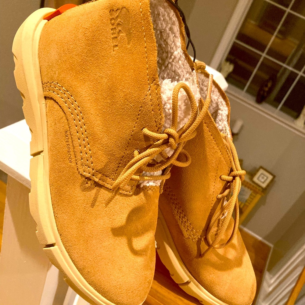 Women’s Sorel Explorer size 7 Water Proof worn x2